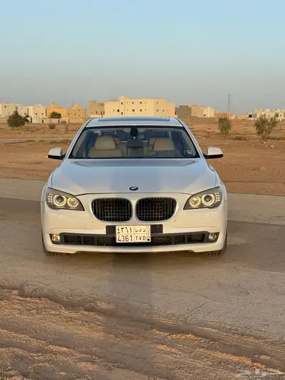 بي ام دبليو 750 2011 1