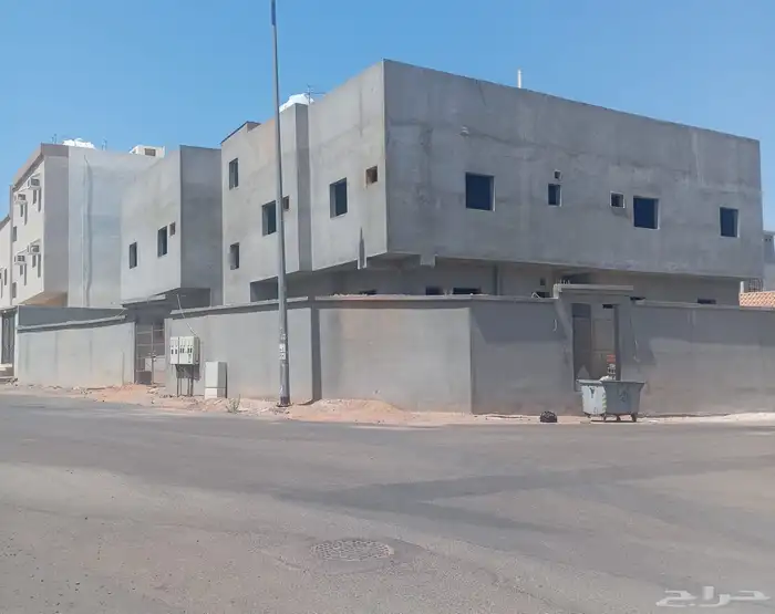 عمارة للبيع في حي المطار شارعين 0