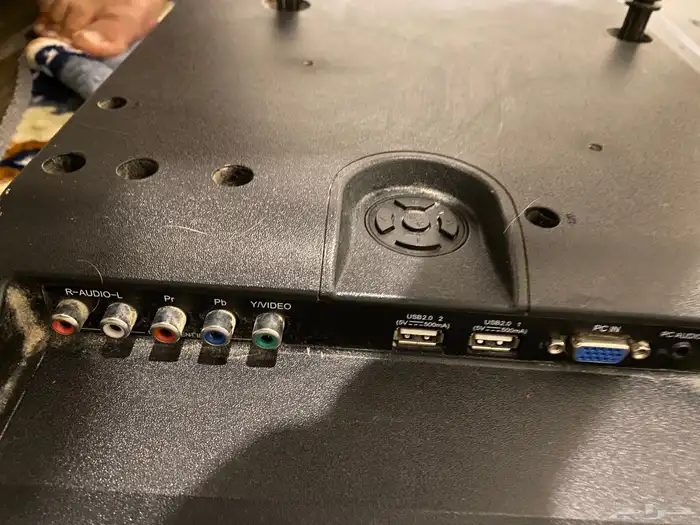 للبيع شاشة HITACHI 55 بوصة   حالة ممتازة 10