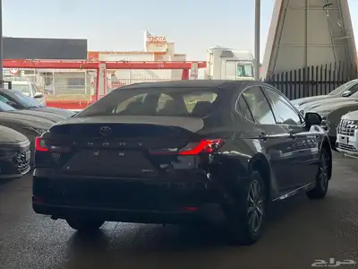 تويوتا كامري E استاندر 2025 لون أسود 2