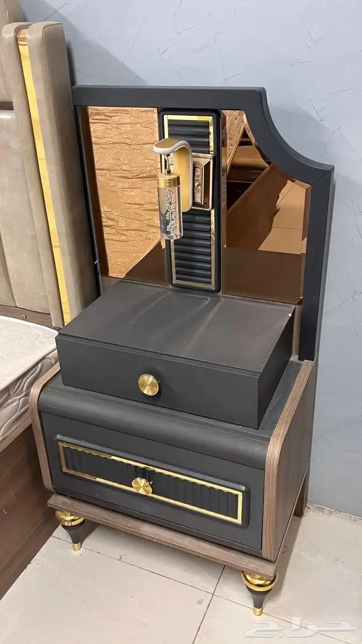 غرفة نوم نضيفه شبه جديده 1