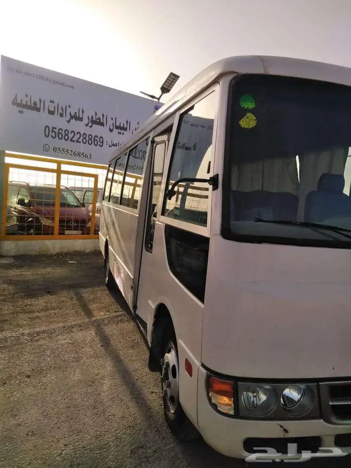 للبيع باص متسوبيشي موديل 2013 و 2014 بمعرض البيان بالرياض 5