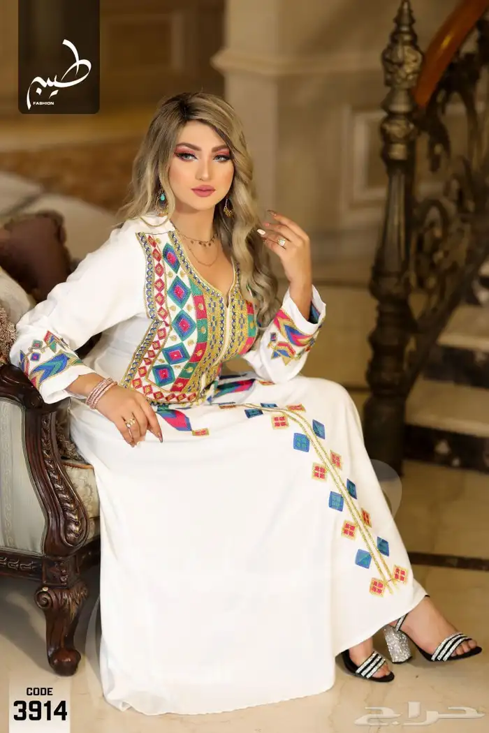 عبايات اسود وقمصان استقبال 1