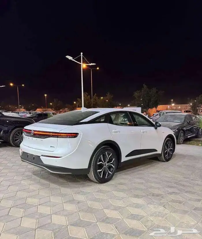 تويوتا كراون بريميوم هايبرد 2025 تقسيط جميع البنوك والشركات 3