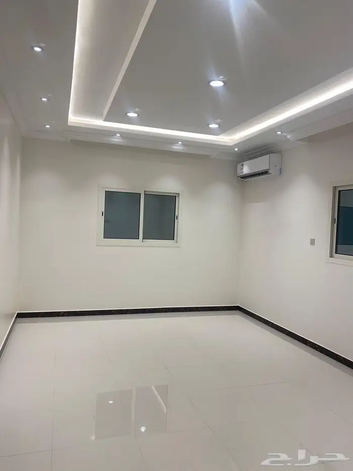 للبيع فيلا جديده وراقيه في حي الخماشيه 7