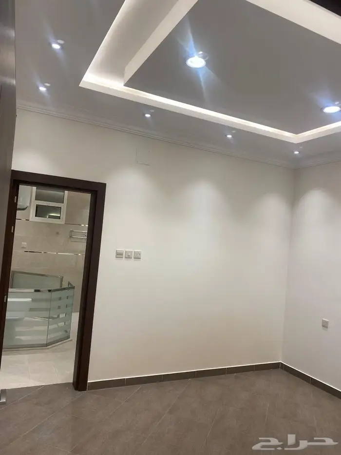 للبيع فيلا جديده وراقيه في حي الخماشيه 16