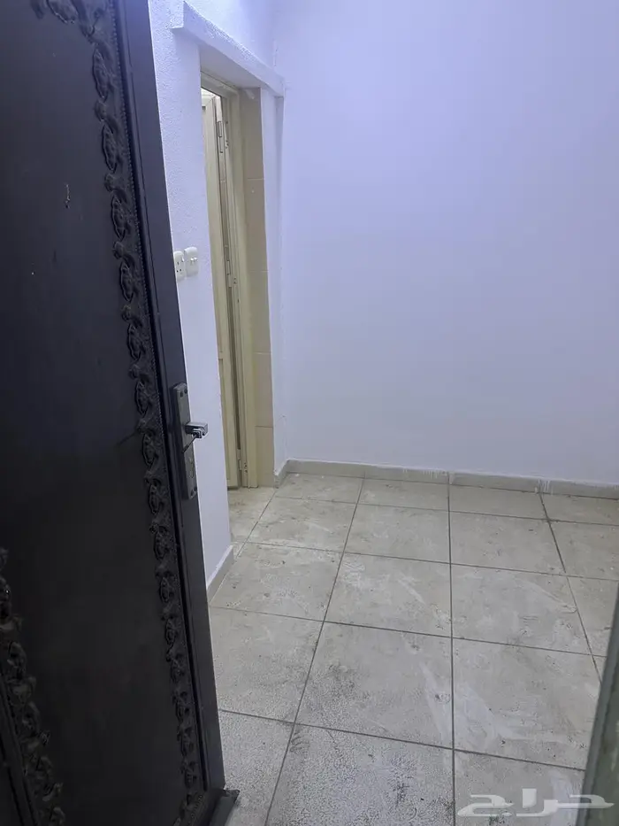 غرفة سائق بدوره مياه للايجار 1
