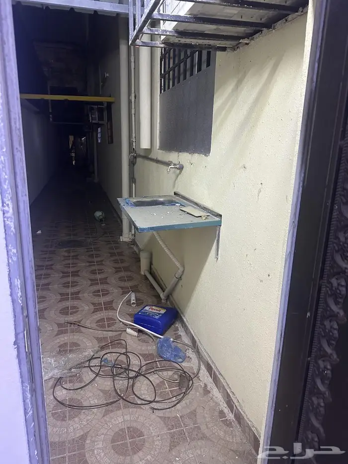 غرفة سائق بدوره مياه للايجار 3