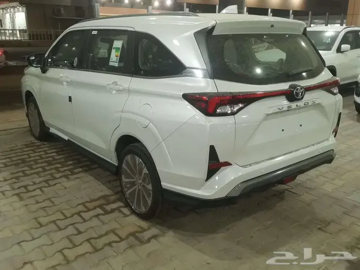 تويوتا فيلوز GLX ابيض 2024 سعودي 3