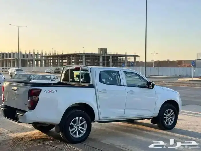 ايسوزو ديماكس LS دبل 2022 4