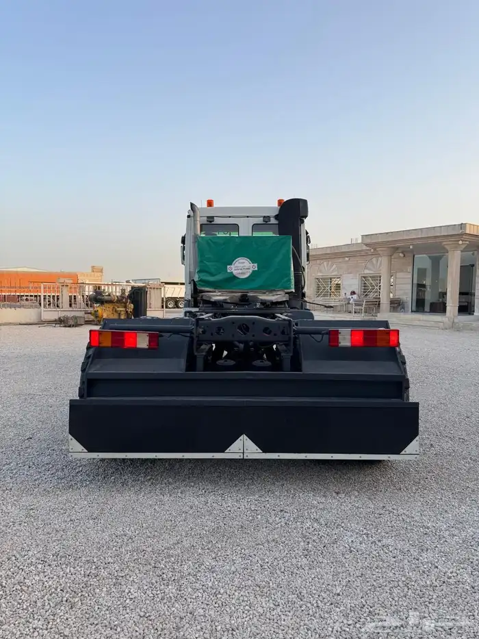 للبيع أكتروس موديل 2001 . دبل 6x6 8