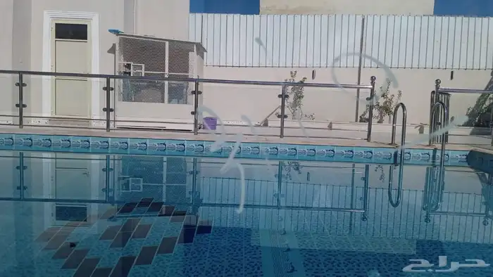 درابزين ستيل و زجاج فاخر للبيع - تصميم عصري وجودة عالية 4