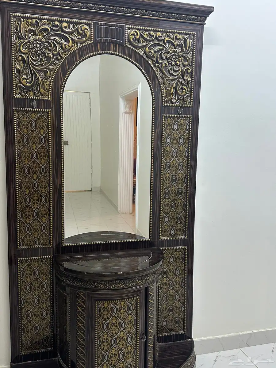 مدخل خشب بمراية مع علاقة عبايات 0
