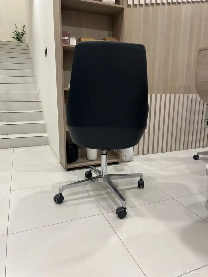 كرسي مكتبي فاخر-اخر قطعة بسعر تصفية 2
