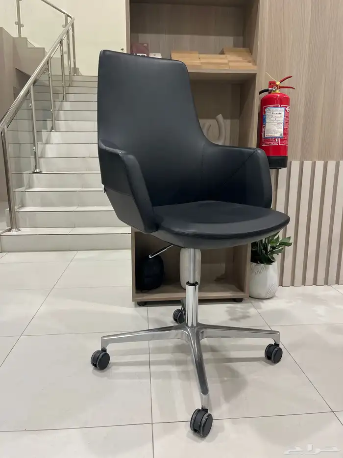 كرسي مكتبي فاخر-اخر قطعة بسعر تصفية 3