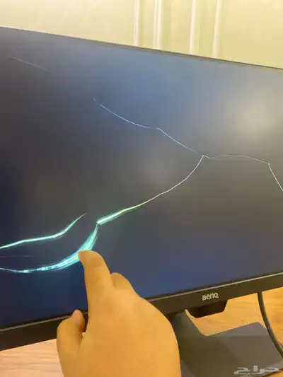 شاشة قيمنق Benq مكسوره. سبب البيع اشتريت ثانيه 0