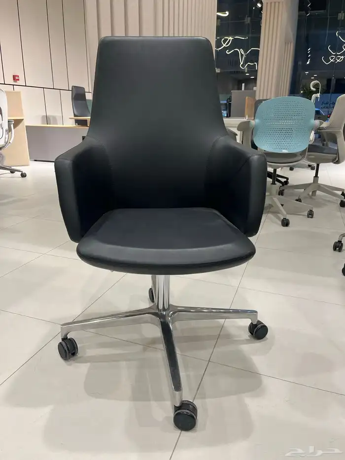 كرسي مكتبي فاخر-اخر قطعة بسعر تصفية 0
