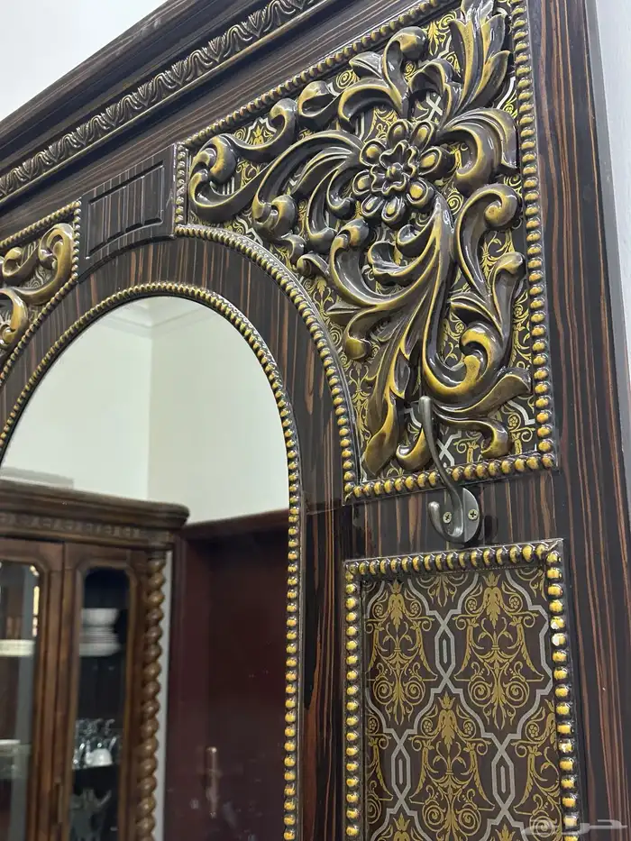 مدخل خشب بمراية مع علاقة عبايات 2