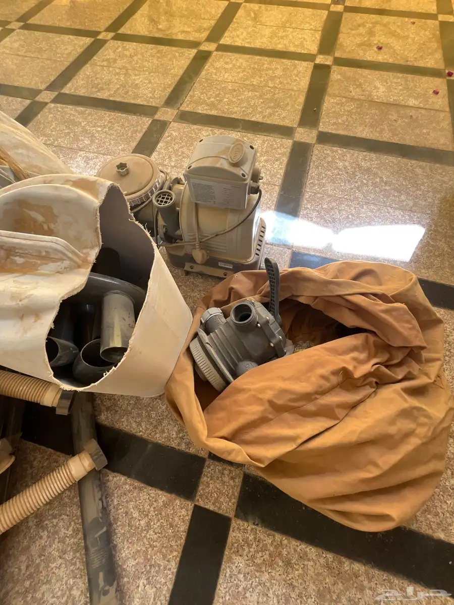 مسبح متنقل كامل مع الفلتر ولا يشكي من شي والبيع سمح بالحيل 1