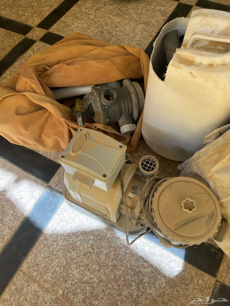 مسبح متنقل كامل مع الفلتر ولا يشكي من شي والبيع سمح بالحيل 2