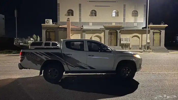 مستبيشي l200 2023 فل كامل سعودي 17