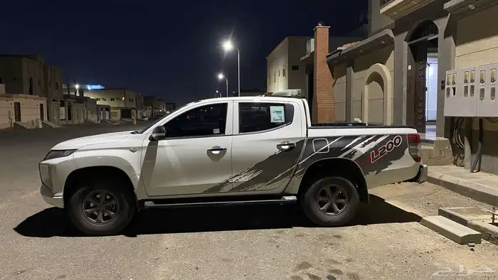 مستبيشي l200 2023 فل كامل سعودي 3