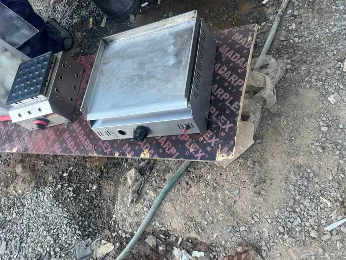 مكاين بوفيه ( قلايه بطاطس   غلايه ماء شاي مغربي برادين   قر 5