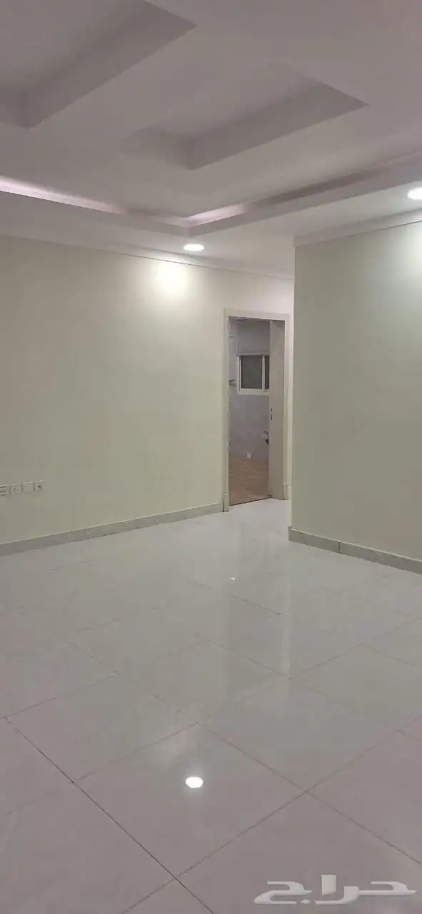 شقه للبيع بحي الشعله 1