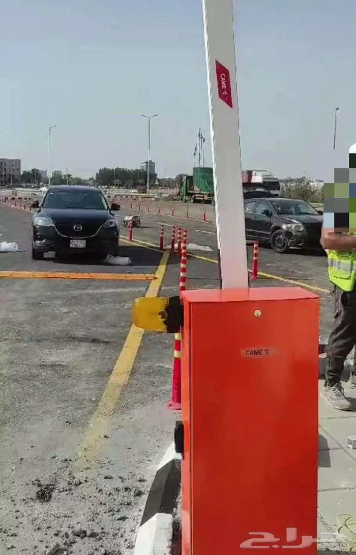 بوابة مواقف سيارات بوابة دخول بوابات إلكترونية حاجز شوكي 3