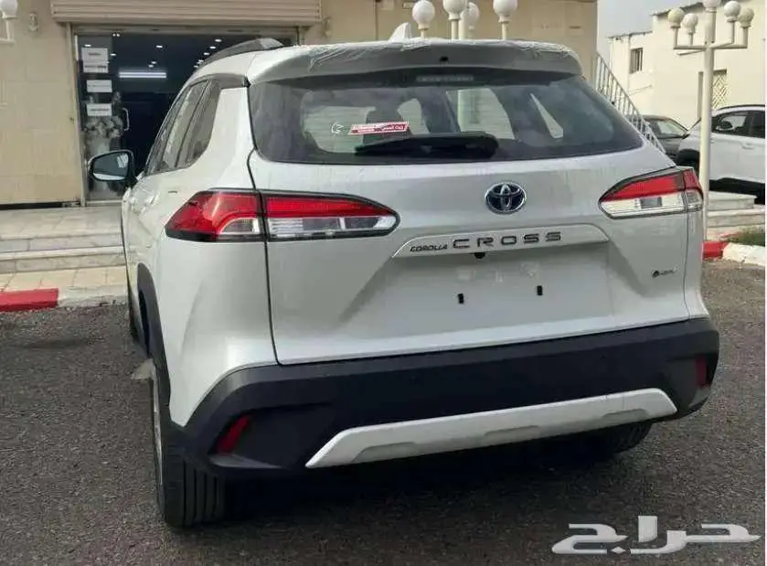 تويوتا كورولا كروس XLE ماكينه 1.8 نص فل هايبرد 2025 4