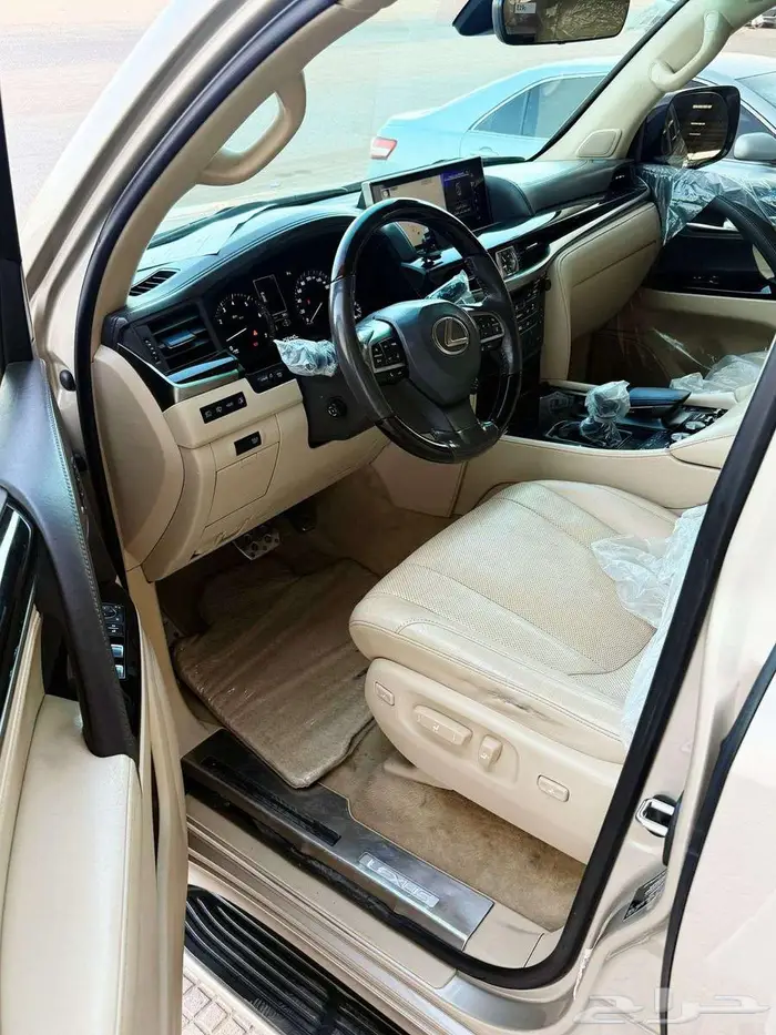 جيب لكزس 2017 LX570 فل كامل 13