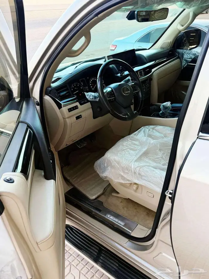 جيب لكزس 2017 LX570 فل كامل 14