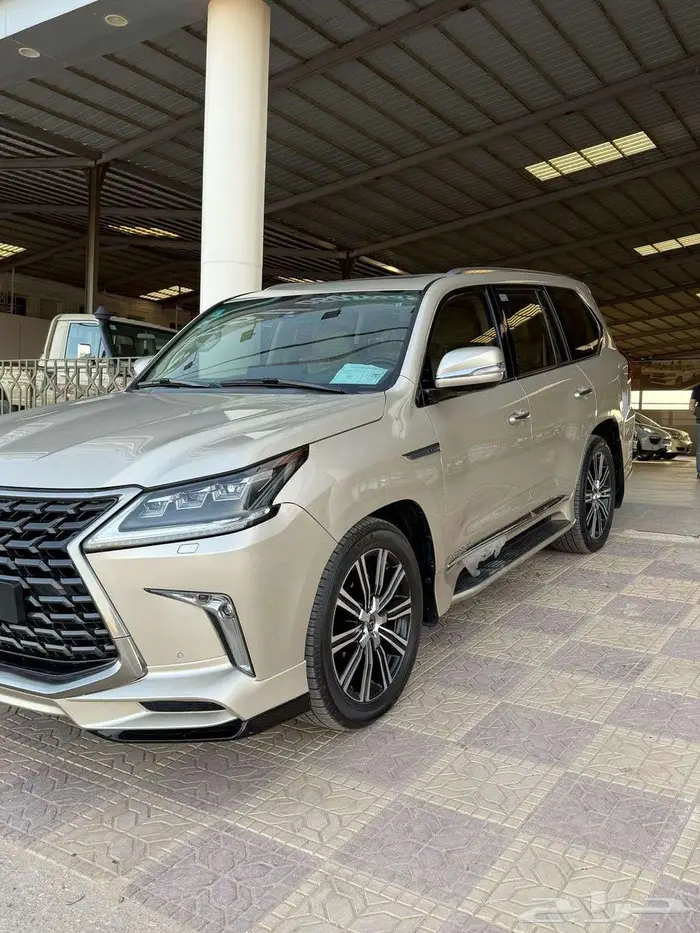 جيب لكزس 2017 LX570 فل كامل 10