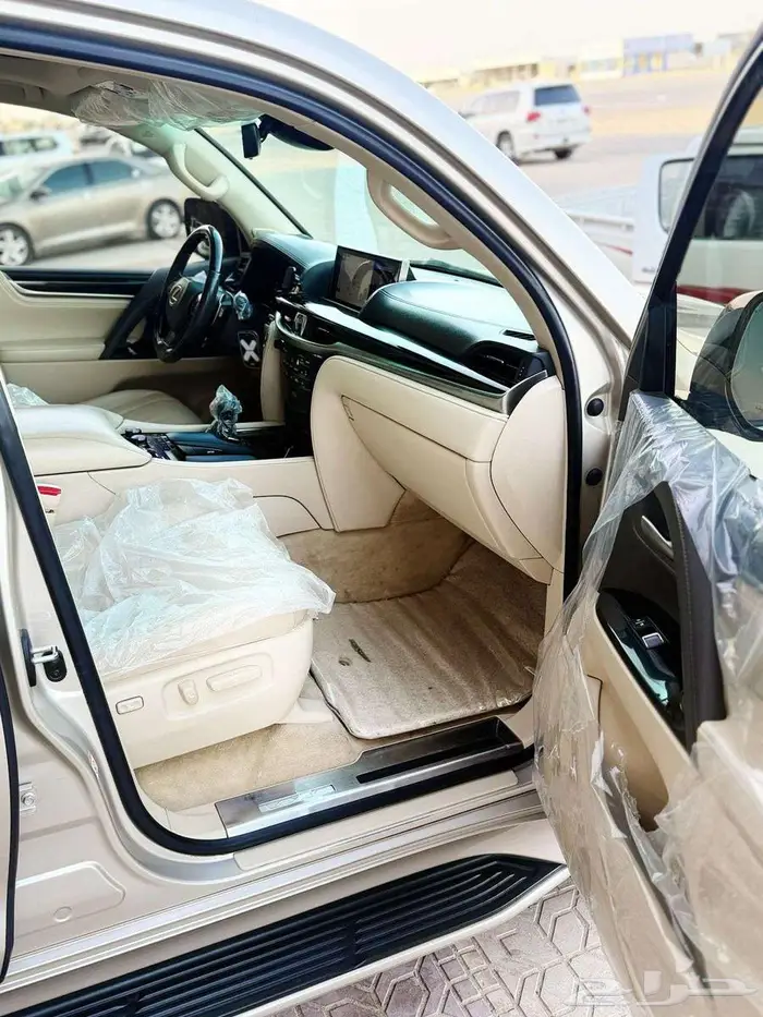 جيب لكزس 2017 LX570 فل كامل 1