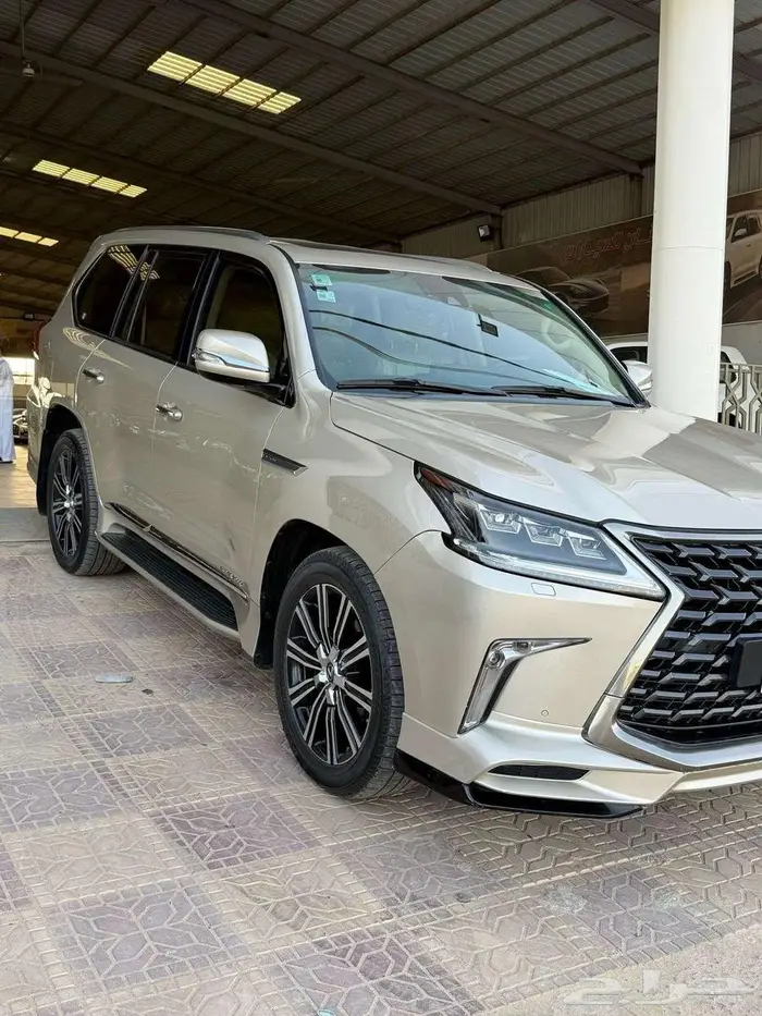 جيب لكزس 2017 LX570 فل كامل 0