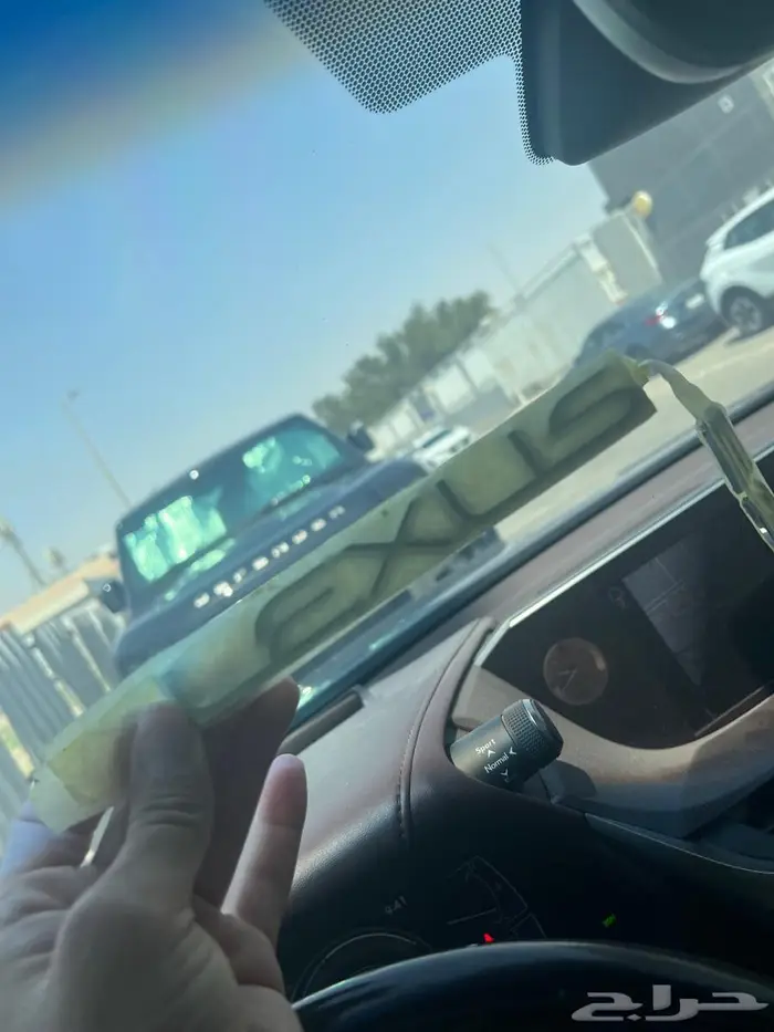 علامة لكزس اصلية مع شعار لكزس للشنطة 2