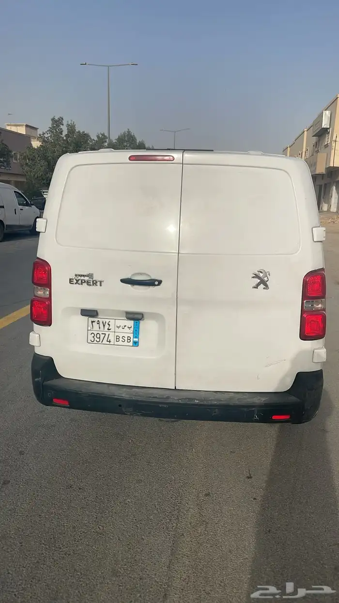 سيارة بيجو بضائع 2