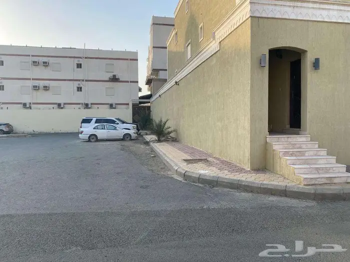 فيلا للبيع بحي العوالي 1