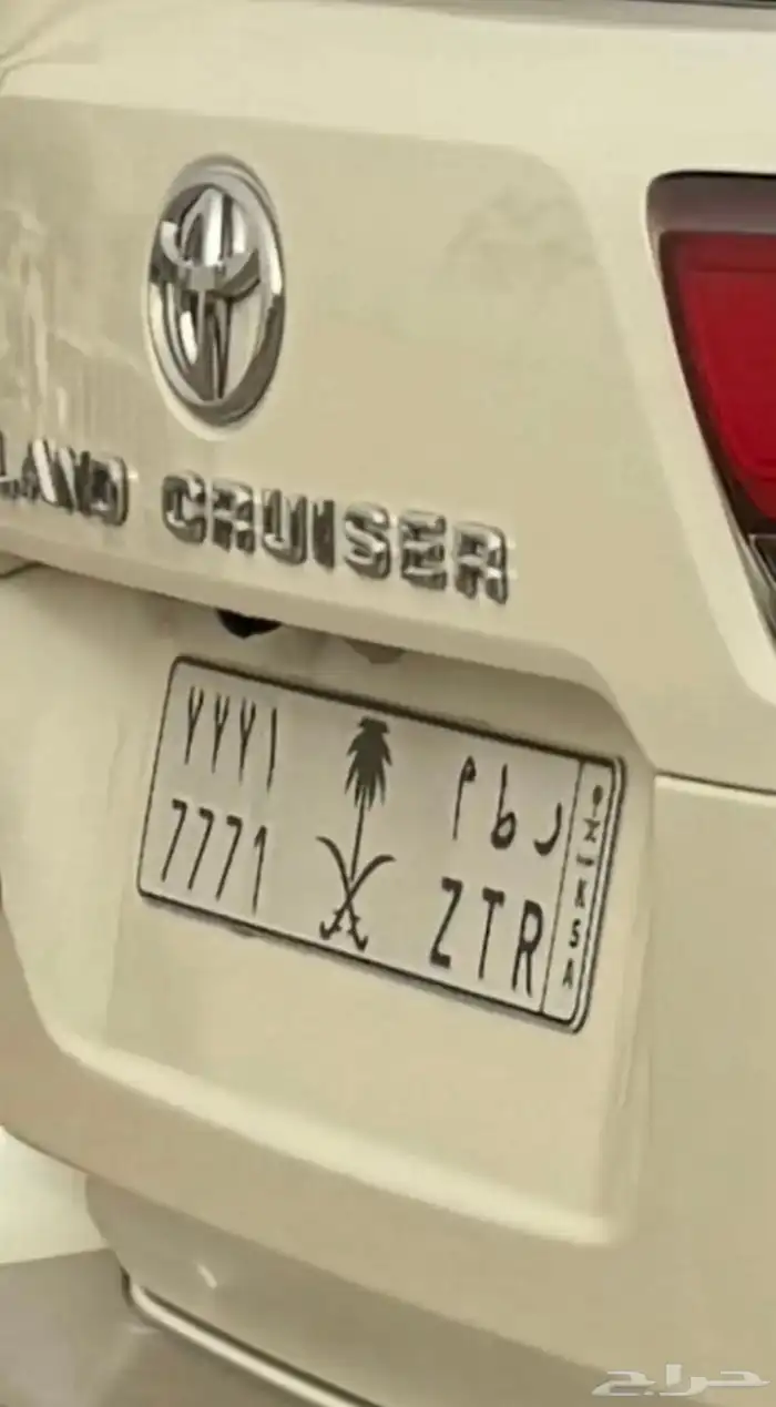 لوحة مميزة بشعار 0