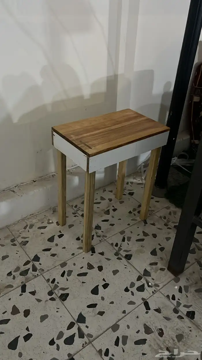 طاولات محاكر صيانة ابواب صبغ تجديد 1