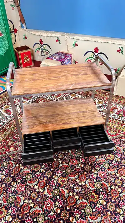 طاولة تلفزيون قديمة 2