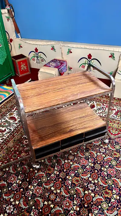 طاولة تلفزيون قديمة 1