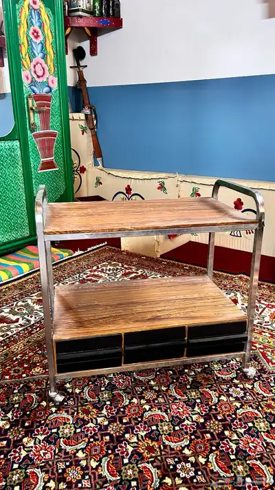 طاولة تلفزيون قديمة 0