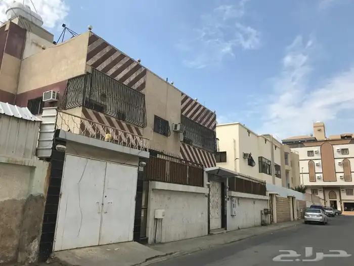 للبيع فلة(( بقيمة ارض)) بحي النزهة 0