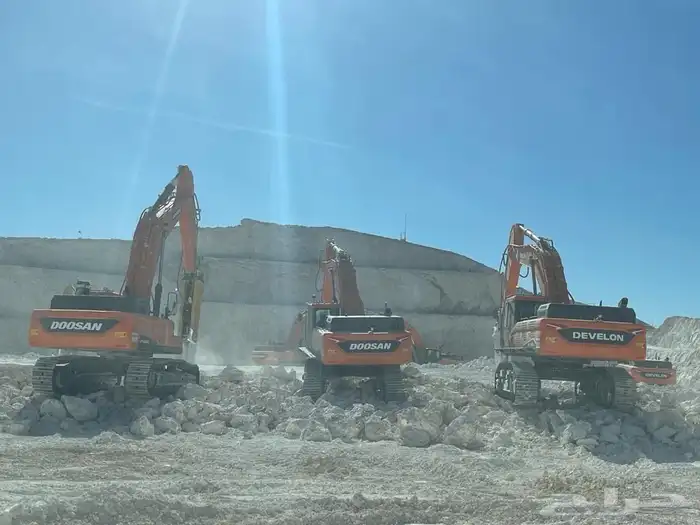 بوكلينات للحفر والترحيل 0