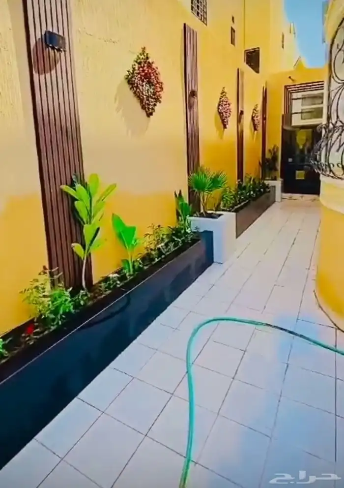 فني تنسيق الحدائق 47