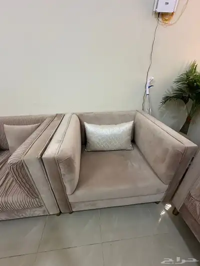 كنب Lحد بيعه 700 ريال 1
