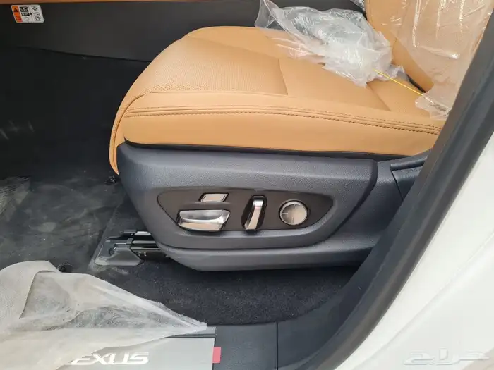عرض اليووم لكزس LX600 BB موديل 2025 اللون ابيض وكالة 17