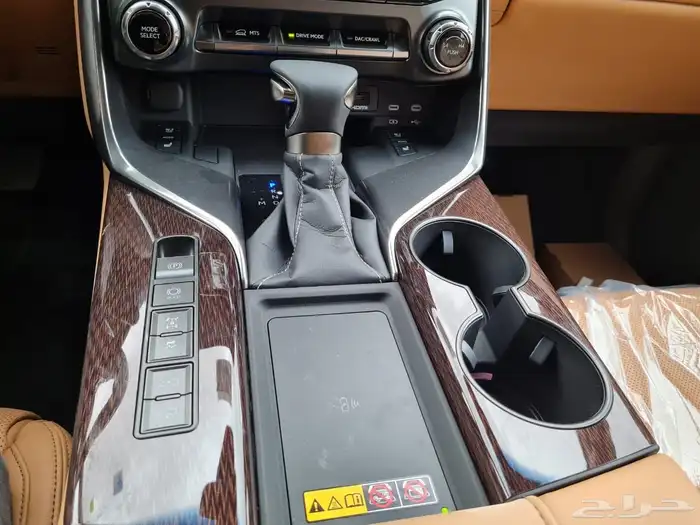 عرض اليووم لكزس LX600 BB موديل 2025 اللون ابيض وكالة 24