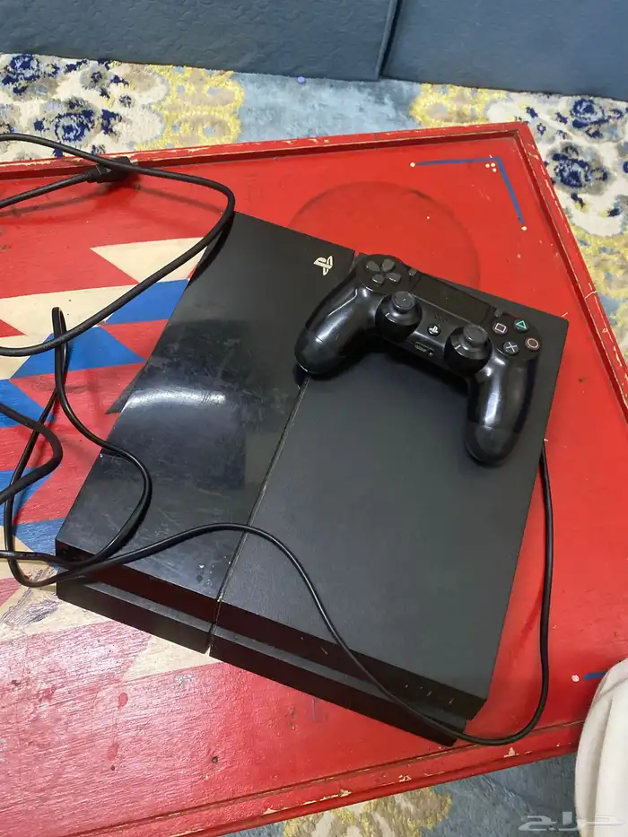 سوني 4 للبيع نضيف جدا  ولا مشكله فيه زاد يدتين تجاري 0